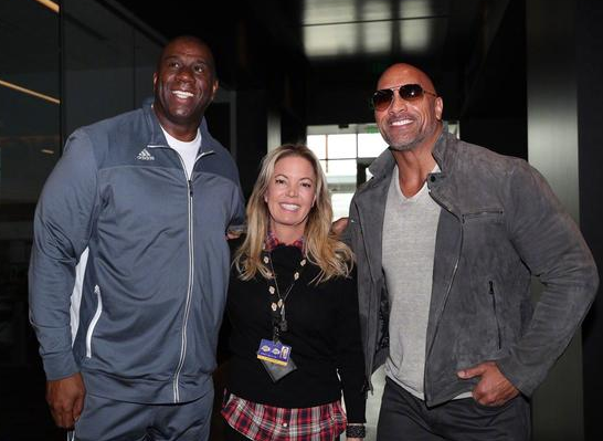 中午4点环湖绿道的路口，你举相机喊“看这儿”时