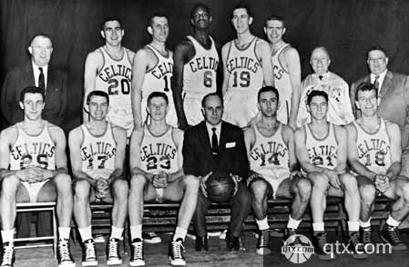 埃孔：关于奖金的事存在一些误解，我们现在像兄弟一样团结