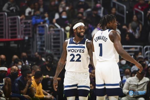 为什么投手在被击出长打后习惯性踢开投球丘上的松散泥土