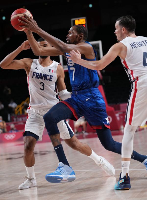 弗拉格：詹姆斯利用自己超高的篮球智商打球，让比赛变得简单