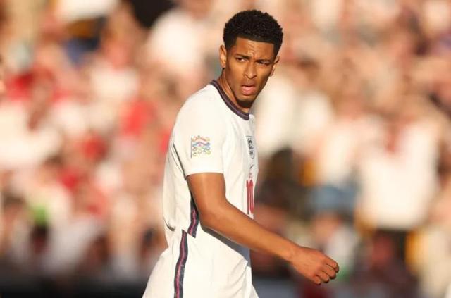 曼托瓦正加紧追逐巴里中后卫弗朗切斯科·维卡里，双方正在协商寻求解决方案。 来源：著名记者斯基拉