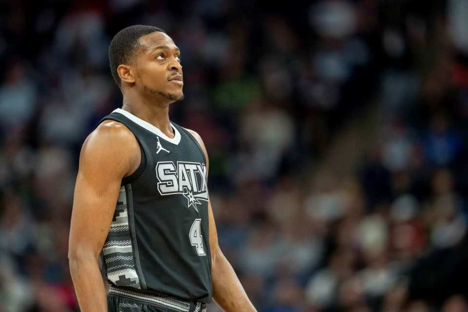 ELK回应亮小丑嘲讽IG！世界冠军落泪引热议，全华班黑历史被挖出